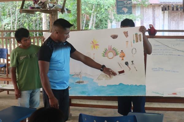 Roberval Sambrano, povo Tukano, traz observações sobre o canto das rãs e a chegada das chuvas|Danilo Parra/ISA