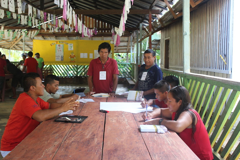 Grupo de trabalho sobre governança territorial e pesquisas interculturais durante I Encontro Geral dos Agentes Indígenas de Manejo Ambiental (Aimas) da bacia do rio Negro. @Plínio Marcos / PMAC