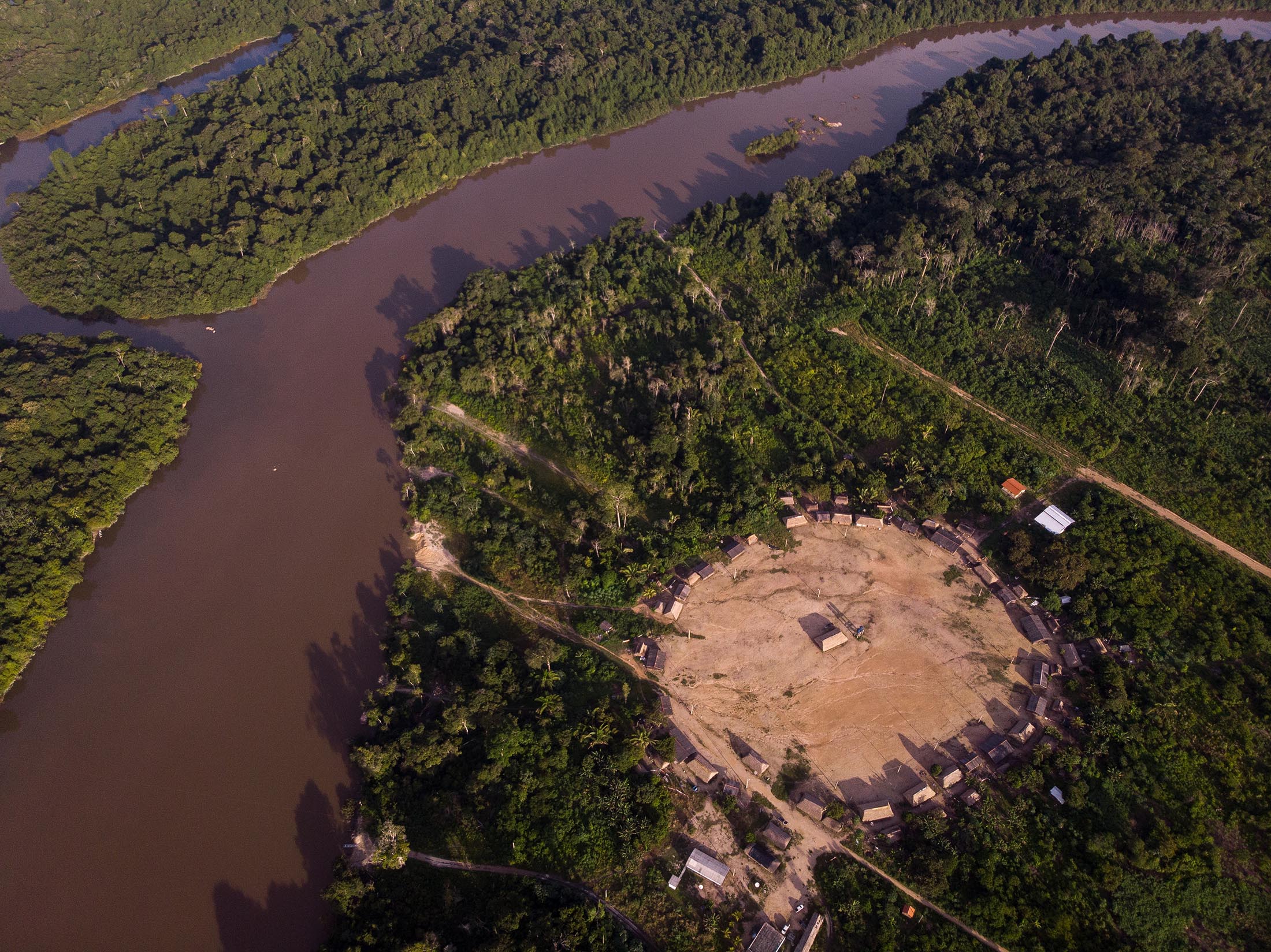 Aldeia Kamaú e o rio Curuá, local onde aconteceu a reunião de discussão e aprovação do Protocolo de Consulta, documento que detalha de que forma povos indígenas e povos tradicionais devem ser consultados antes que seja tomada qualquer decisão pública (legislativa ou administrativa) que possa afetar seus direitos. @Giovanni Bello / Rede Xingu +