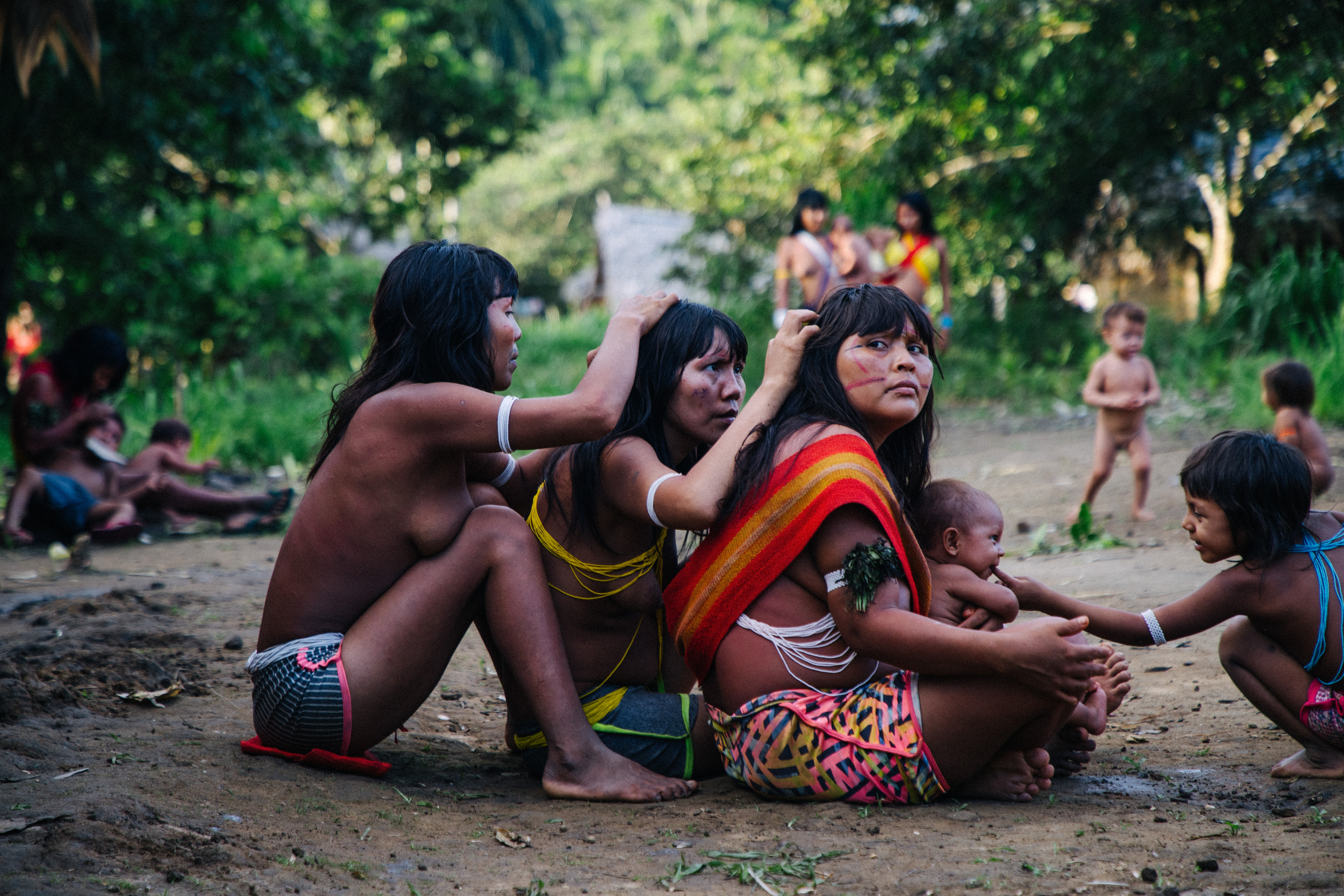 Mulheres indígenas na aldeia Xihopi, na Terra Indígena Yanomami, Estado do Amazonas|Christian Braga/ISA
