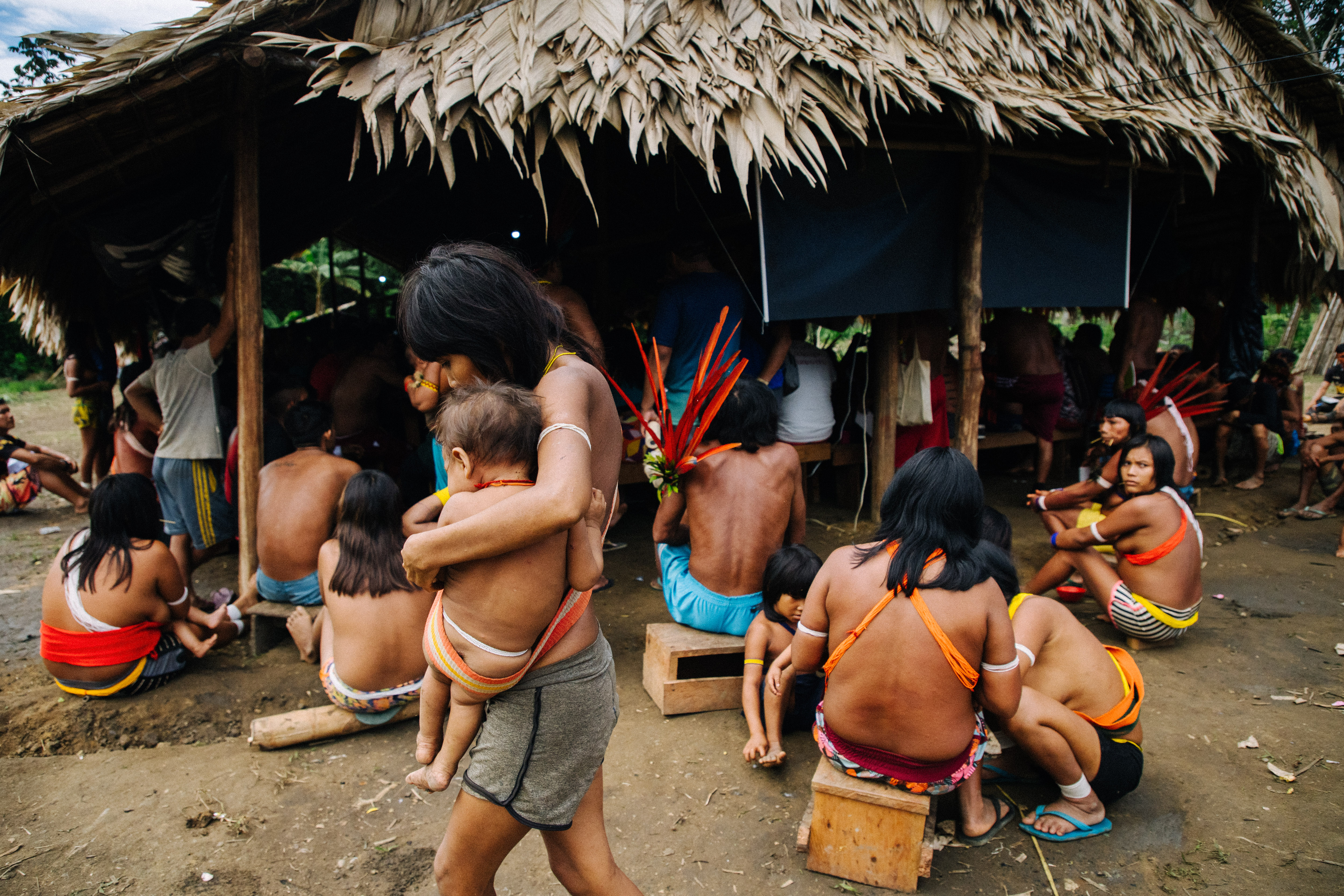 Espaço de debates na aldeia Xihopi, na Terra Indígena Yanomami, durante comemorações pelos 30 anos|Christian Braga/ISA