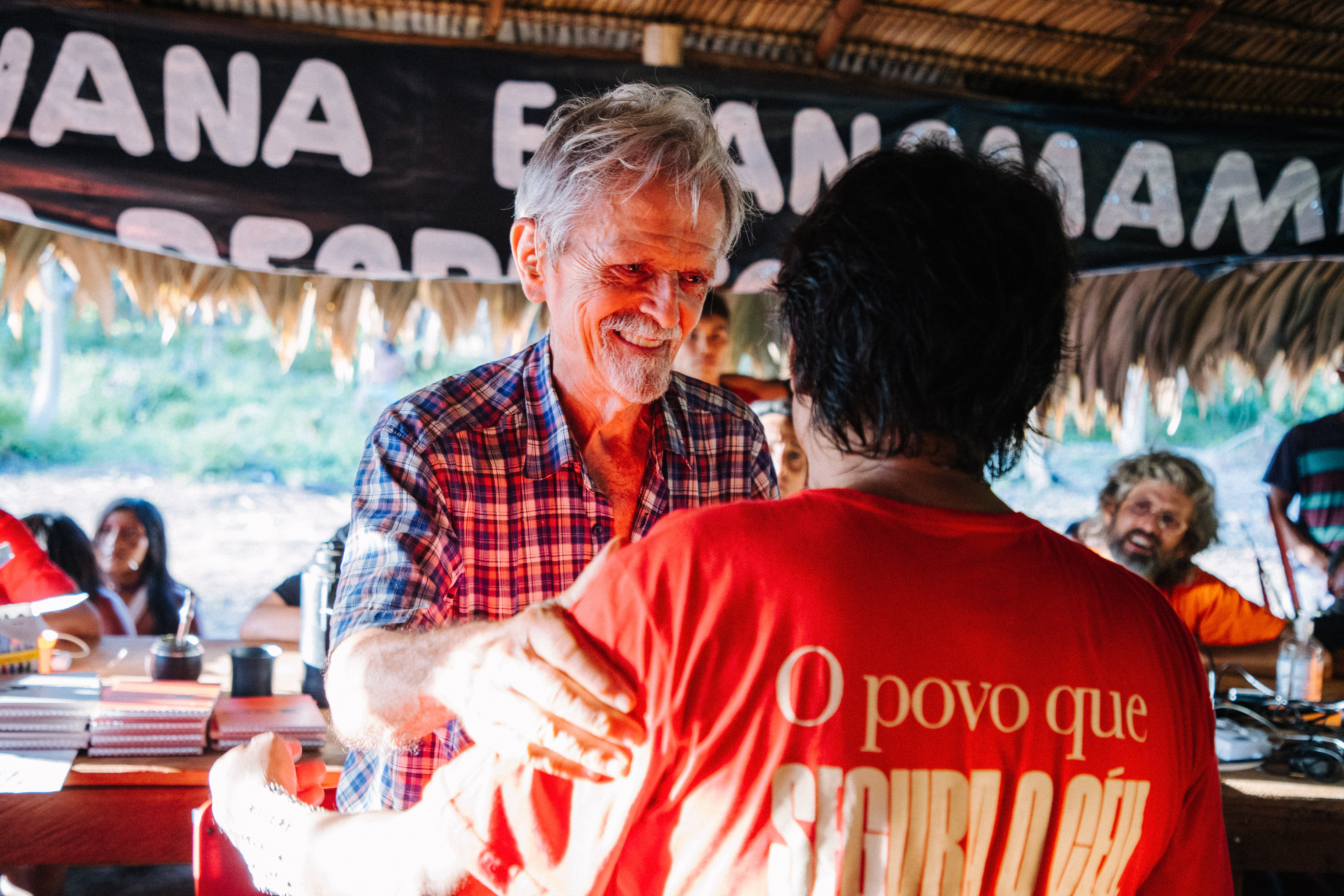 Carlo Zacquini, missionário e aliado histórico do povo Yanomami, reencontrou amigos de longa data no Xihopi|Christian Braga