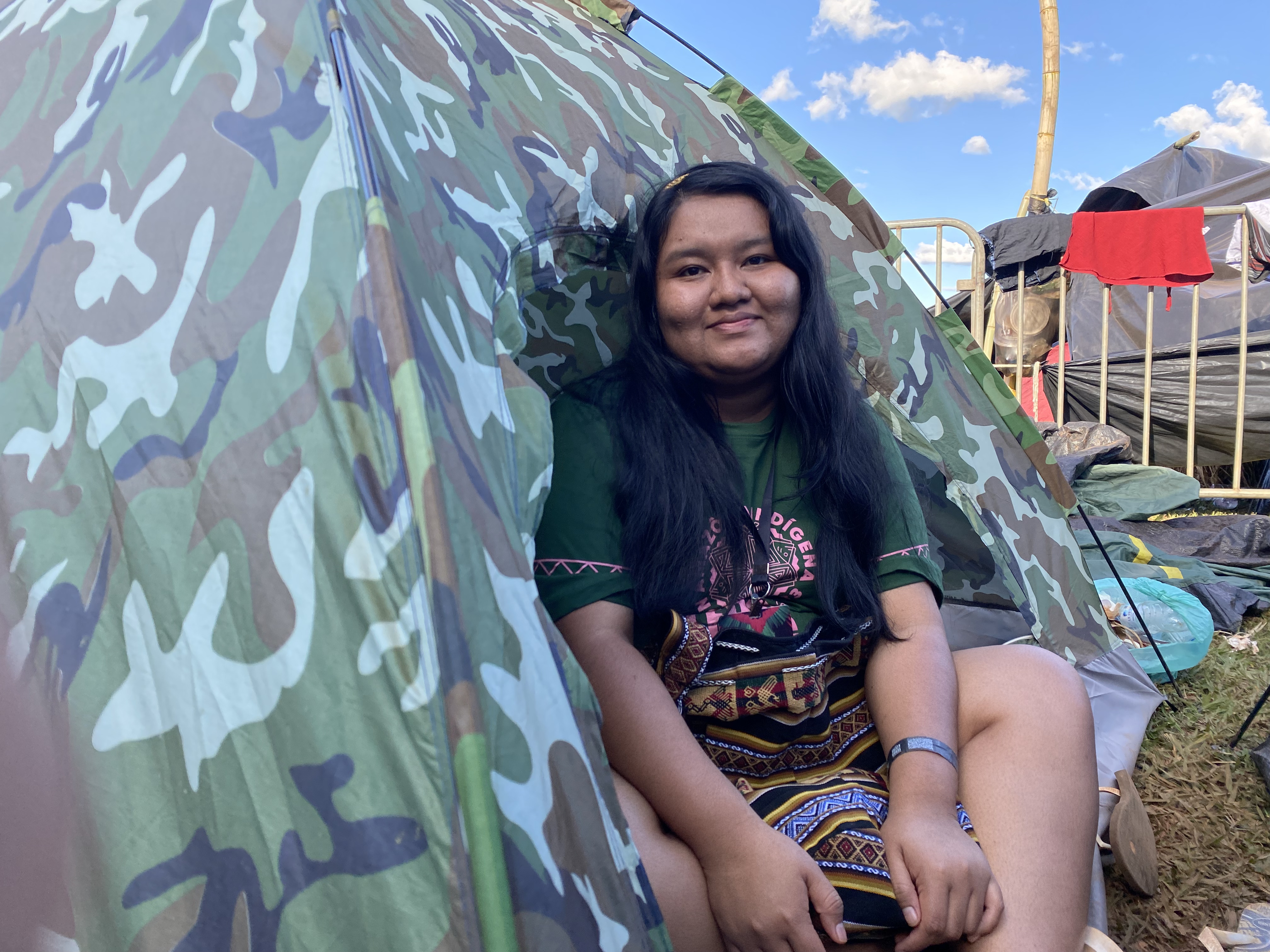 Glycia Makuxi, comunicadora de Roraima, cobre o ATL pela COIAB