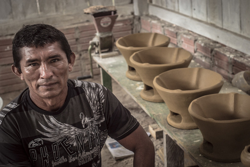 Sr Jacson Luís, artesão dos fornos de cerâmica, na Terra Indígena Médio Rio Negro II|Marcelo Monzillo/ISA