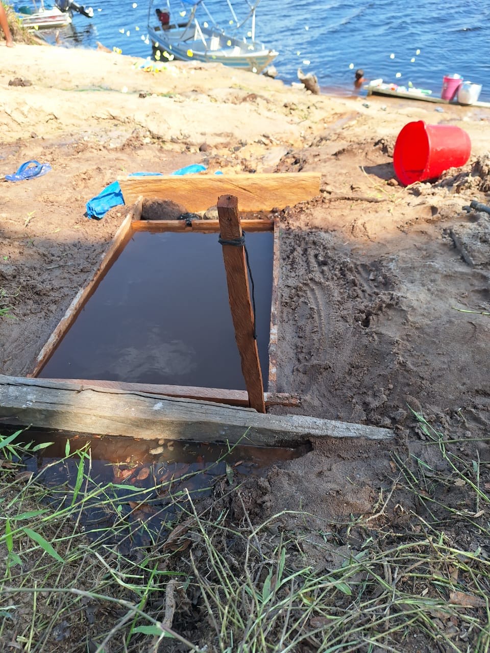 Em Açaí-Paraná, Rio Uaupés, moradores furaram poço para encontrar água de beber|Rosivaldo Miranda, povo Piratapuya/Rede Wayuri