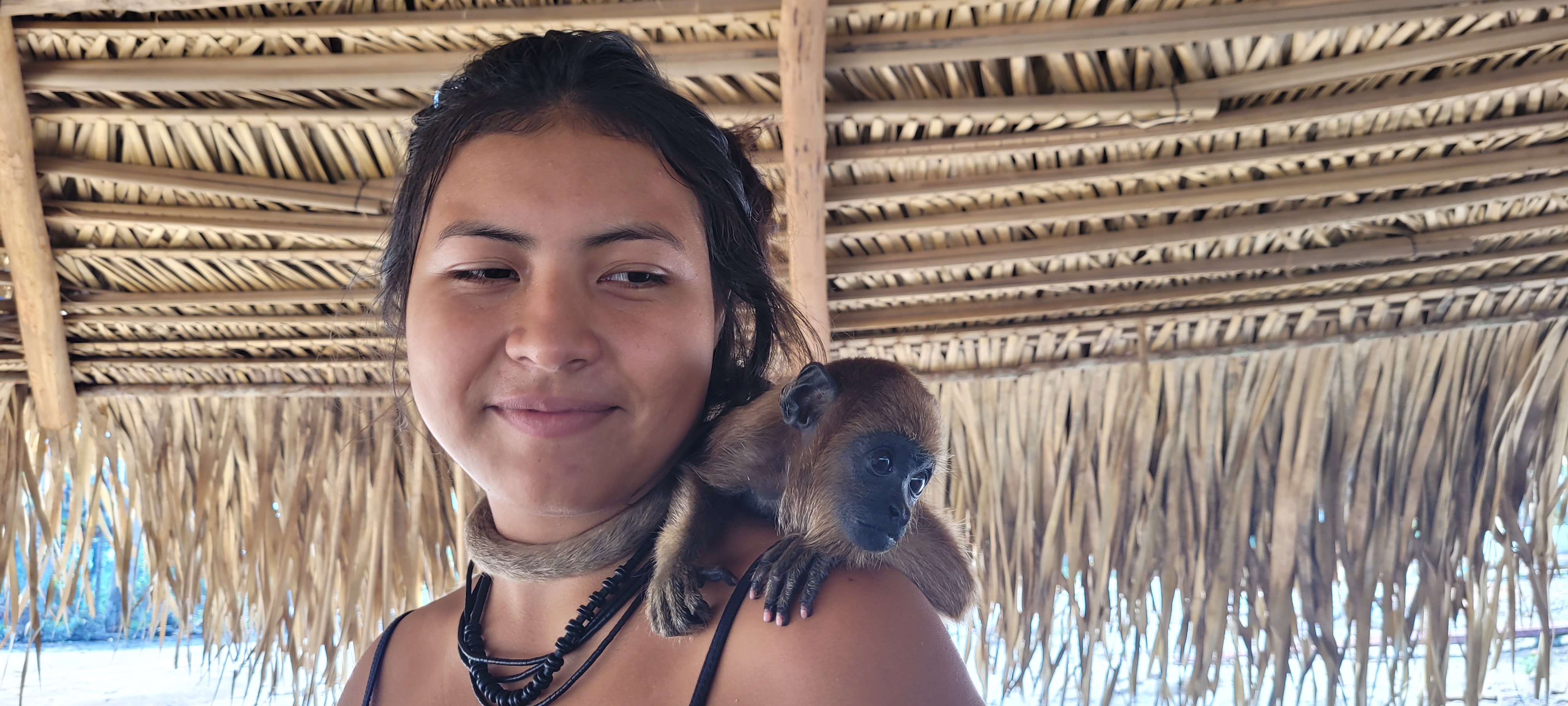 A jovem Pure Munã, de 19 anos, filha de Yrá Tikuna, teve que paralisar os estudos devido ao isolamento|Juliana Radler/ISA