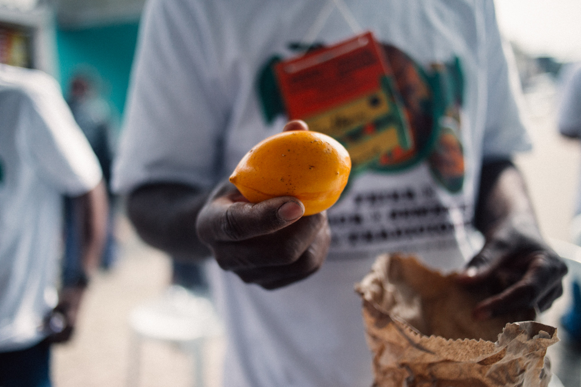 Venda de alimentos agroecológicos produzidos por agricultores e agricultoras quilombolas da região|Júlio César Almeida/ISA