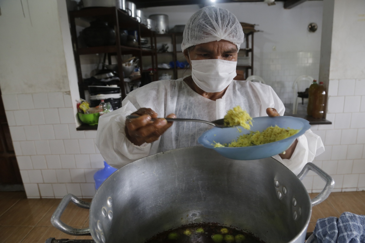 Solidariedade e plantas do quintal e da floresta estão nas receitas de chás da conhecedora Jacinta Sampaio, do povo Tukano