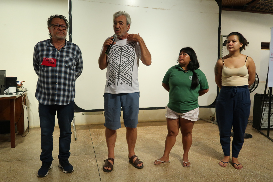 João Pedro, Márcio Santilli, Alessandra Munduruku e Anna Lazo no encerramento da oficina de formação política