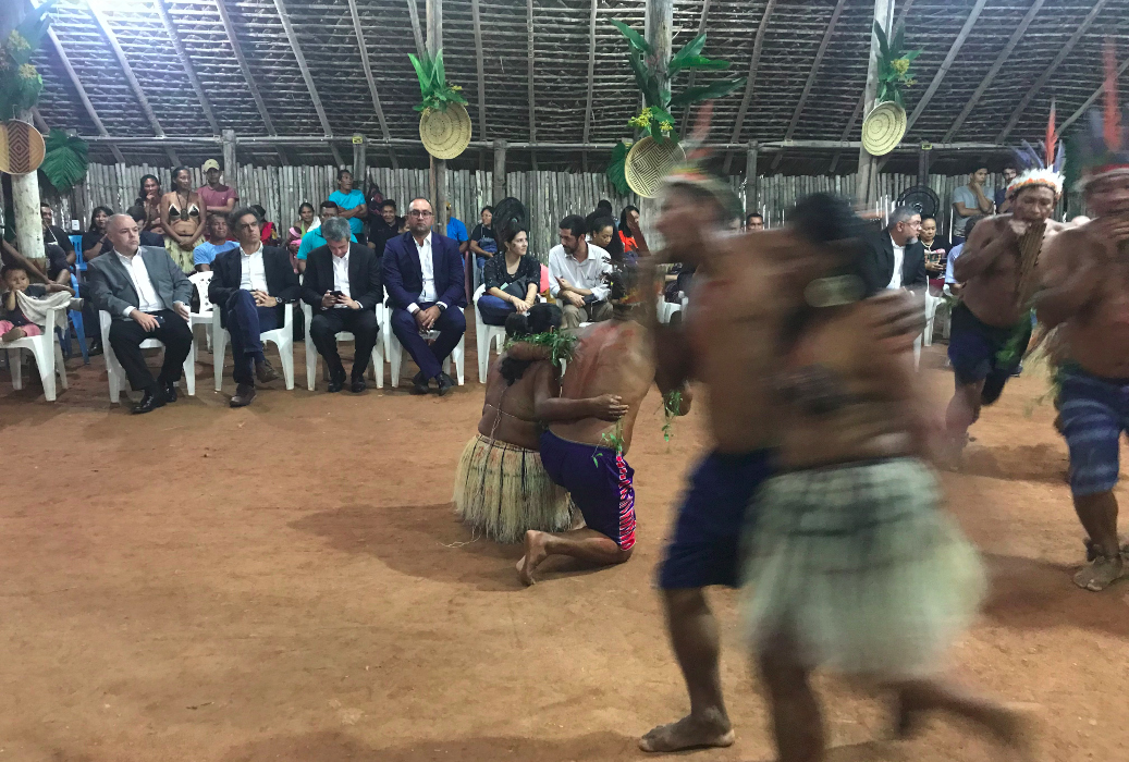 Apresentação das danças tradicionais Japurutu e Cariçu conduzidas pelo cacique e conhecedor Luiz Laureano