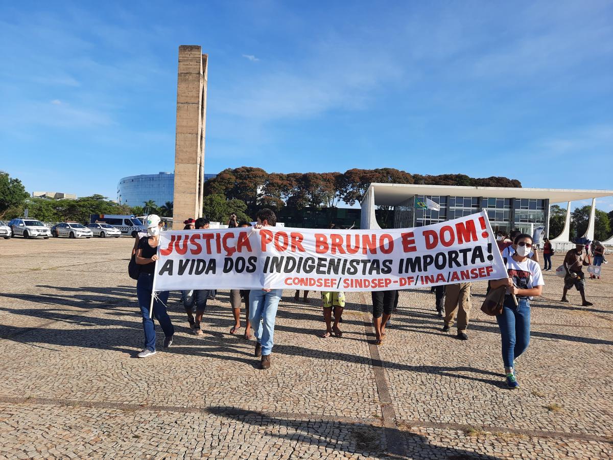 Servidores da Funai protestam na Praça dos Três Poderes, em Brasília | Ester Cezar / ISA