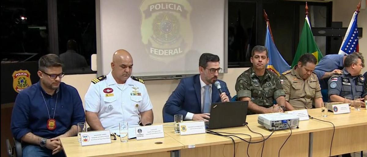 Coletiva de imprensa com órgãos que trabalham nas investigações sobre as mortes de Dom Phillips e Bruno Pereira. Ao centro, o superintendente da PF no Amazonas, Eduardo Alexandre Fontes | Reprodução Youtube