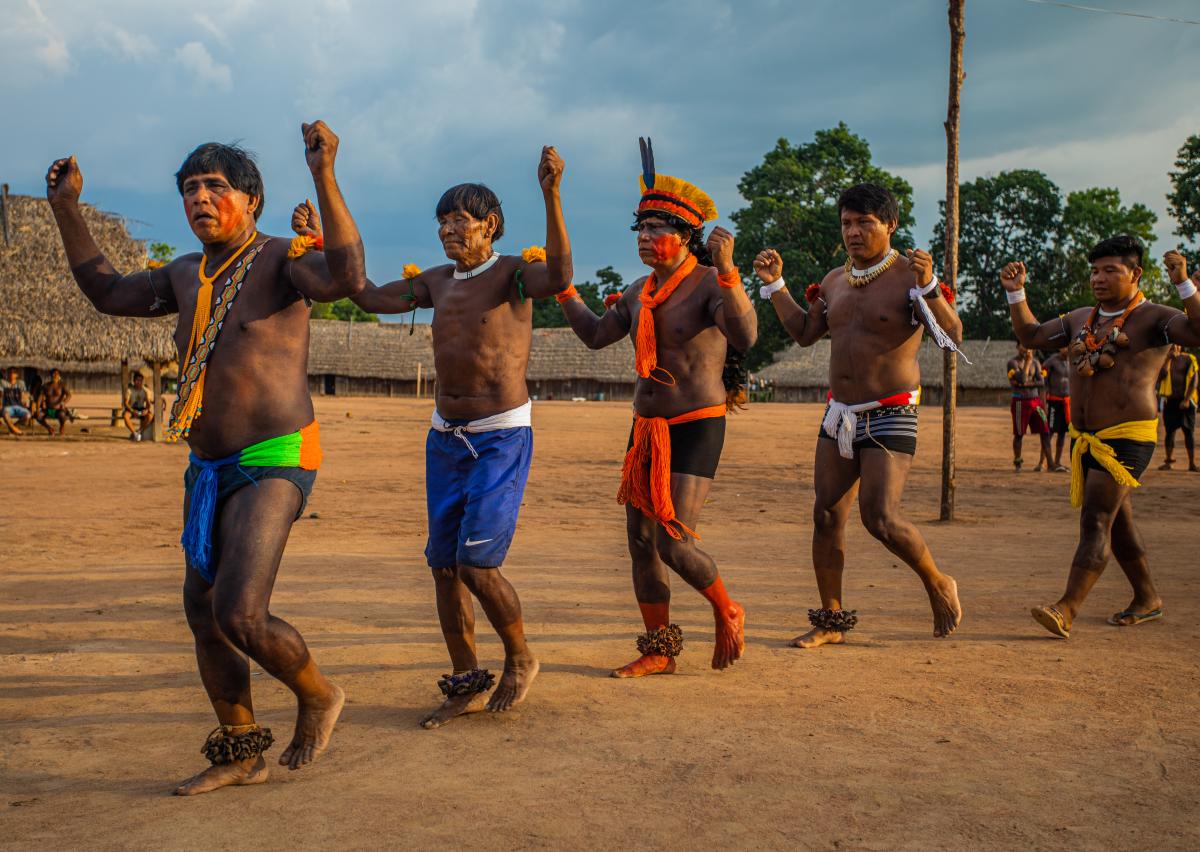 Homens comemoram os 25 anos de retorno dos Panará a seu território tradicional