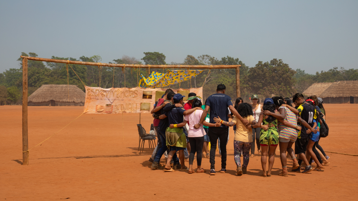 Jovens fazem apresentação cultural durante o 17º Encontrão da Rede de Sementes do Xingu