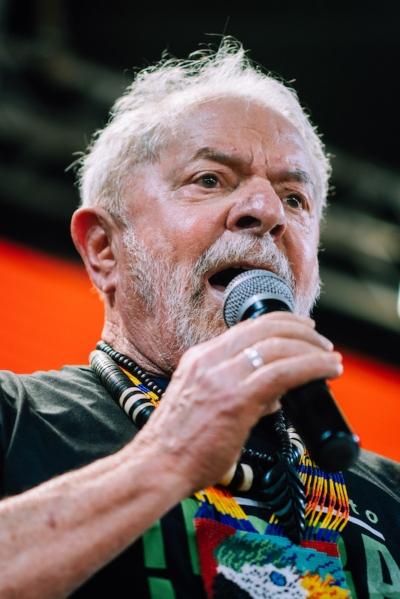 Lula promete Ministério dos Povos Originários no Acampamento Terra Livre 2022