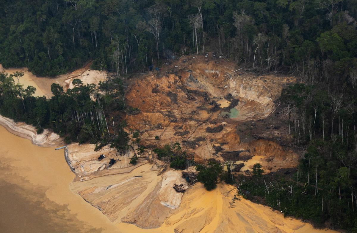 Garimpo no Rio Uraricoera, Terra Indígena Yanomami, janeiro de 2022