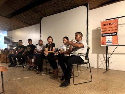 Debate entre lideranças em estreia do Cine Japu no Rio Negro