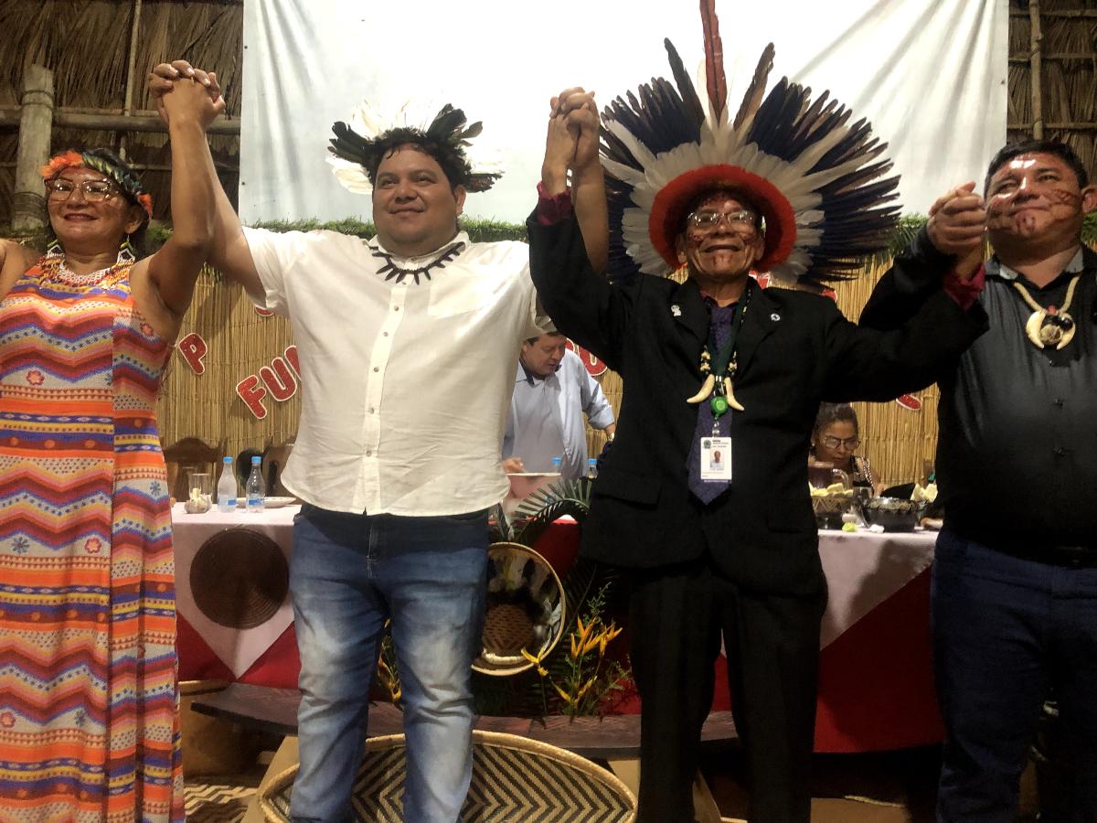 Dadá Baniwa, Marivelton Barroso e Luiz Brasão em cerimônia que representa a força dos povos indígenas do Rio Negro|Ana Amélia Hamdan/ISA