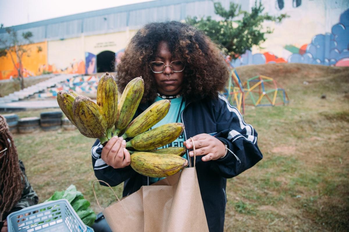 Banana orgânica comercializada na feira Quilombo&Quebrada