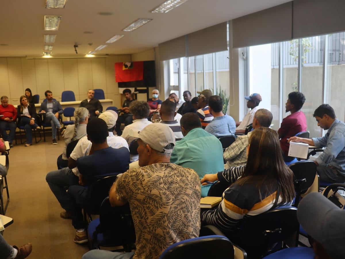 Representantes de 18 comunidades quilombolas em sede do ITESP em São Paulo