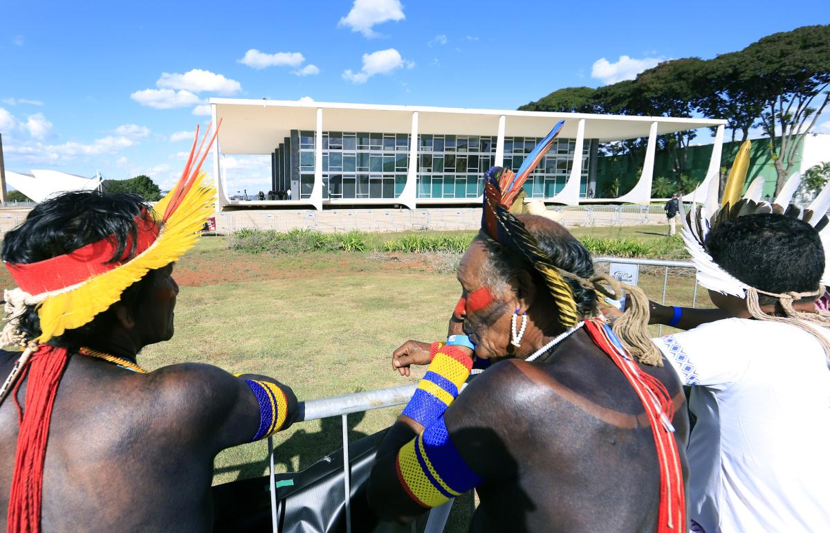 Indígenas acompanham julgamento do lado de fora do STF, em Brasília | Nelson Jr. / SCO / STF