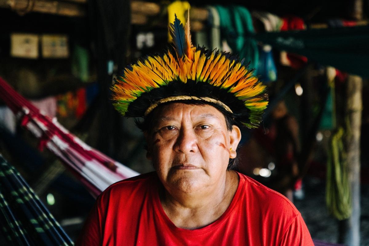 Retrato de Davi Kopenawa na Terra Indígena Yanomami