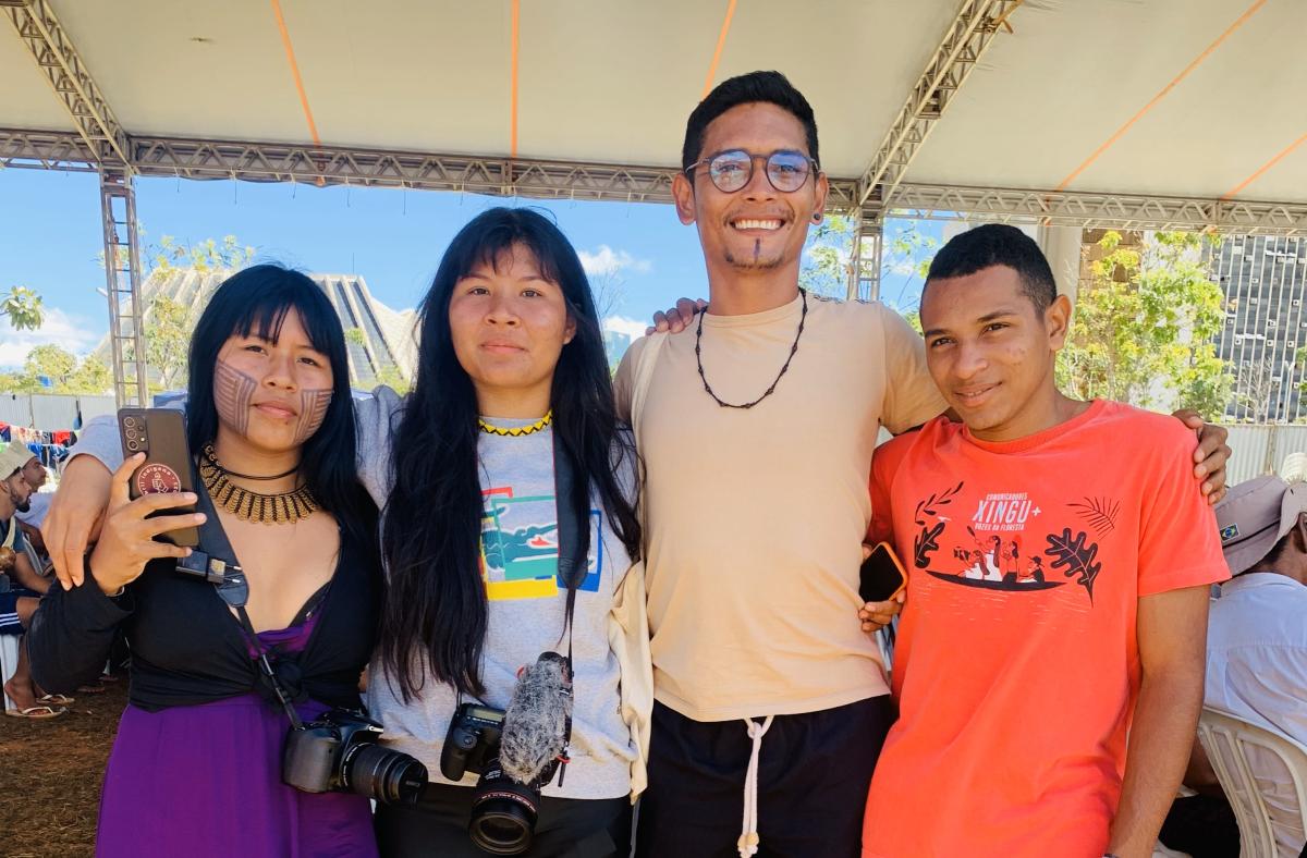 Comunicadores indígenas do TIX e beiradeiros da Terra do Meio fortalecendo a cobertura colaborativa do Acampamento Terra Livre