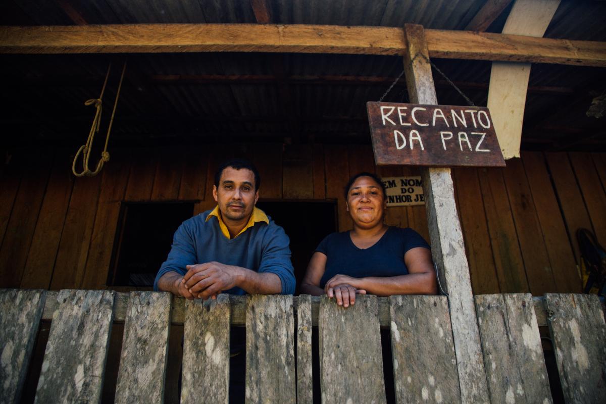 Edmilson Furquim e Elza Ursulino, casal em sua residência no Quilombo Bombas