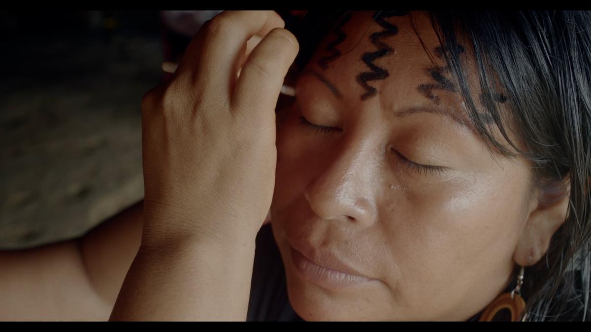 Alessandra Korap Munduruku, em trecho do documentário "Escute, a Terra foi Rasgada"|Cassandra Mello/ISA