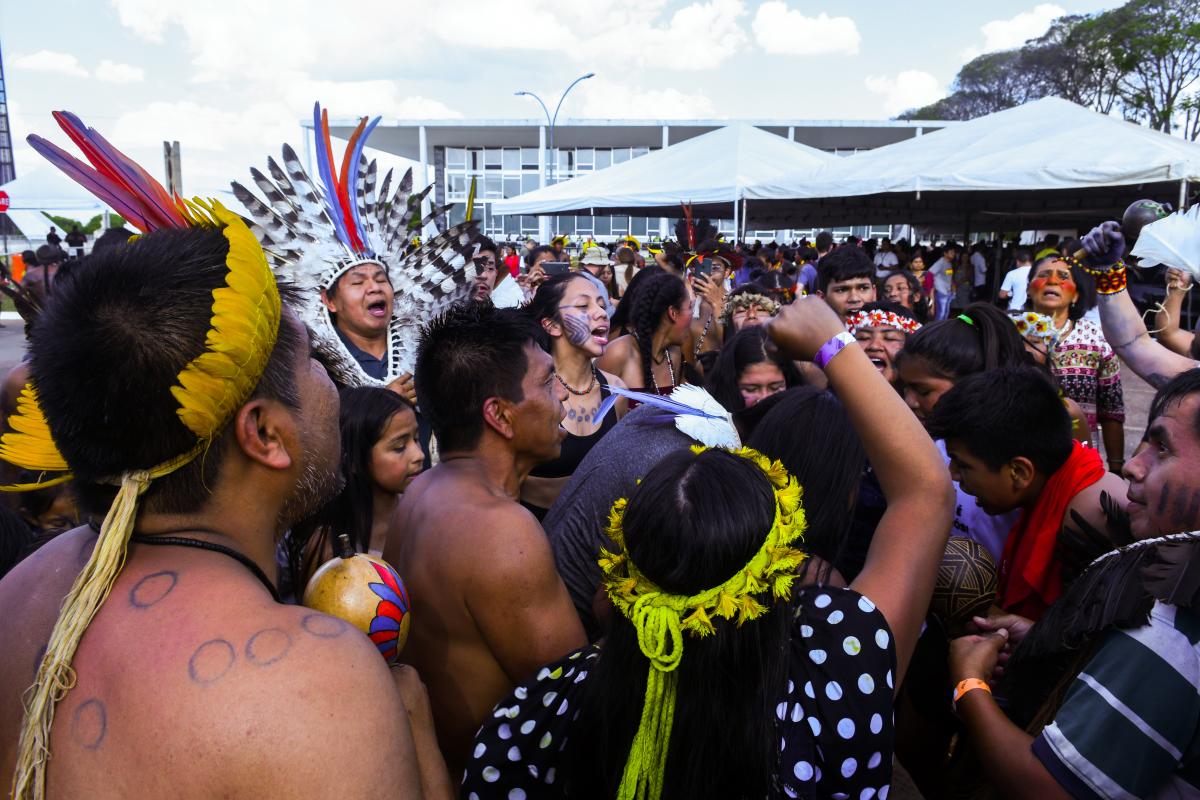 Indígenas comemoram o final do julgamento no STF na Praça dos Três Poderes | Carlos Moura / SCO / STF
