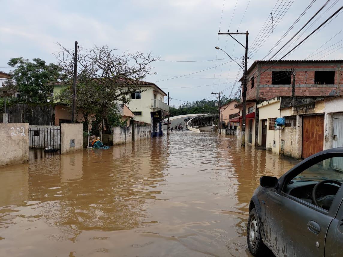 Bairros mais baixos do município de Eldorado enfrentam alagamentos com a cheia do Rio Ribeira de Iguape. Previsão é de que o nível suba ainda mais