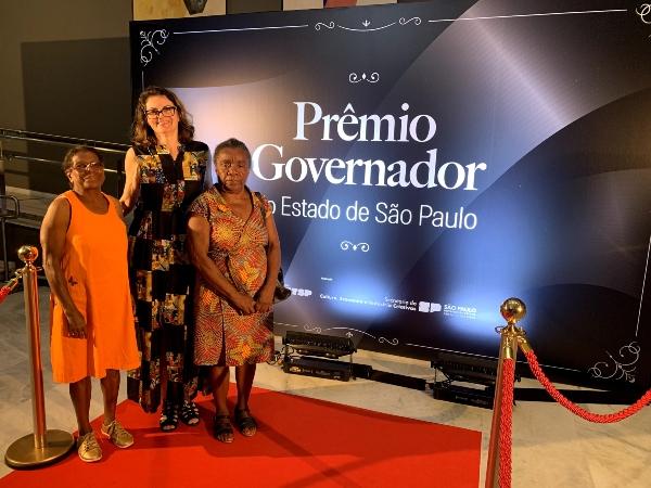 Leonila acompanhada por Virgínia da Costa, também do Quilombo Abobral Margem Esquerda, e pela assessora técnica do ISA, Raquel Pasinato|Taynara Borges/ISA