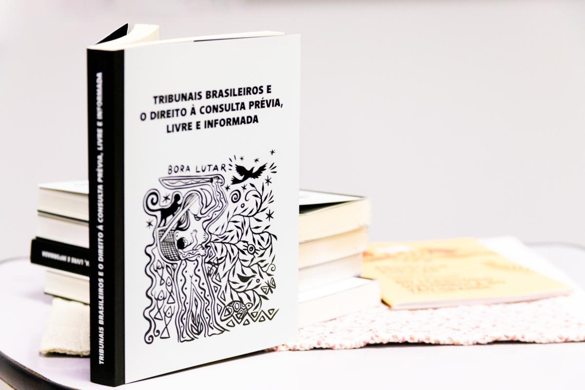&quot;Bora lutar!&quot;: lideranças indígenas e quilombolas reivindicam direito à consulta em lançamento de livro em Cuiabá (MT)