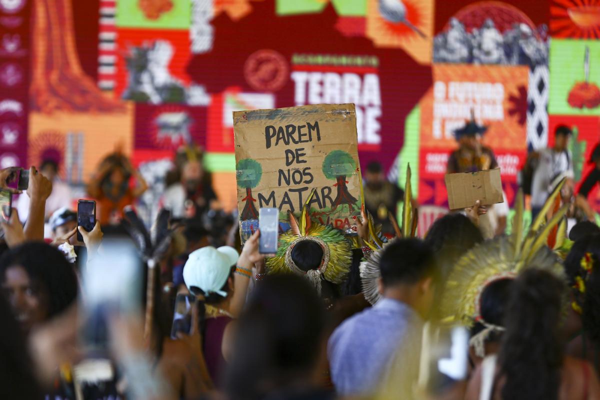 Indígena durante o Acampamento Terra Livre 2023