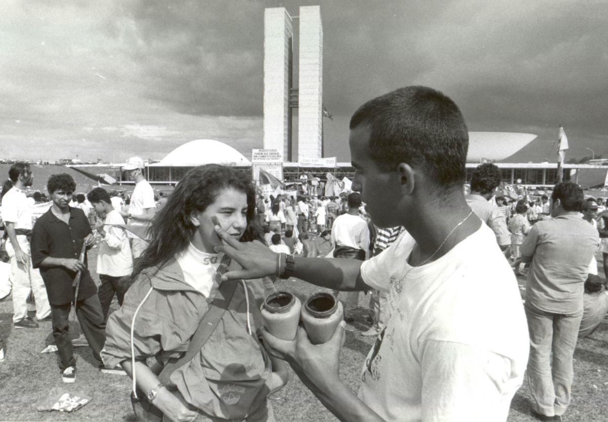 Em 29 de setembro de 1992, a Câmara dos Deputados inicia de fato o processo de cassação do primeiro presidente eleito pelo voto popular após o Golpe Militar de 1964, o senador Fernando Collor de Mello (PTB-AL). Fonte: Sergio Lima/ABr