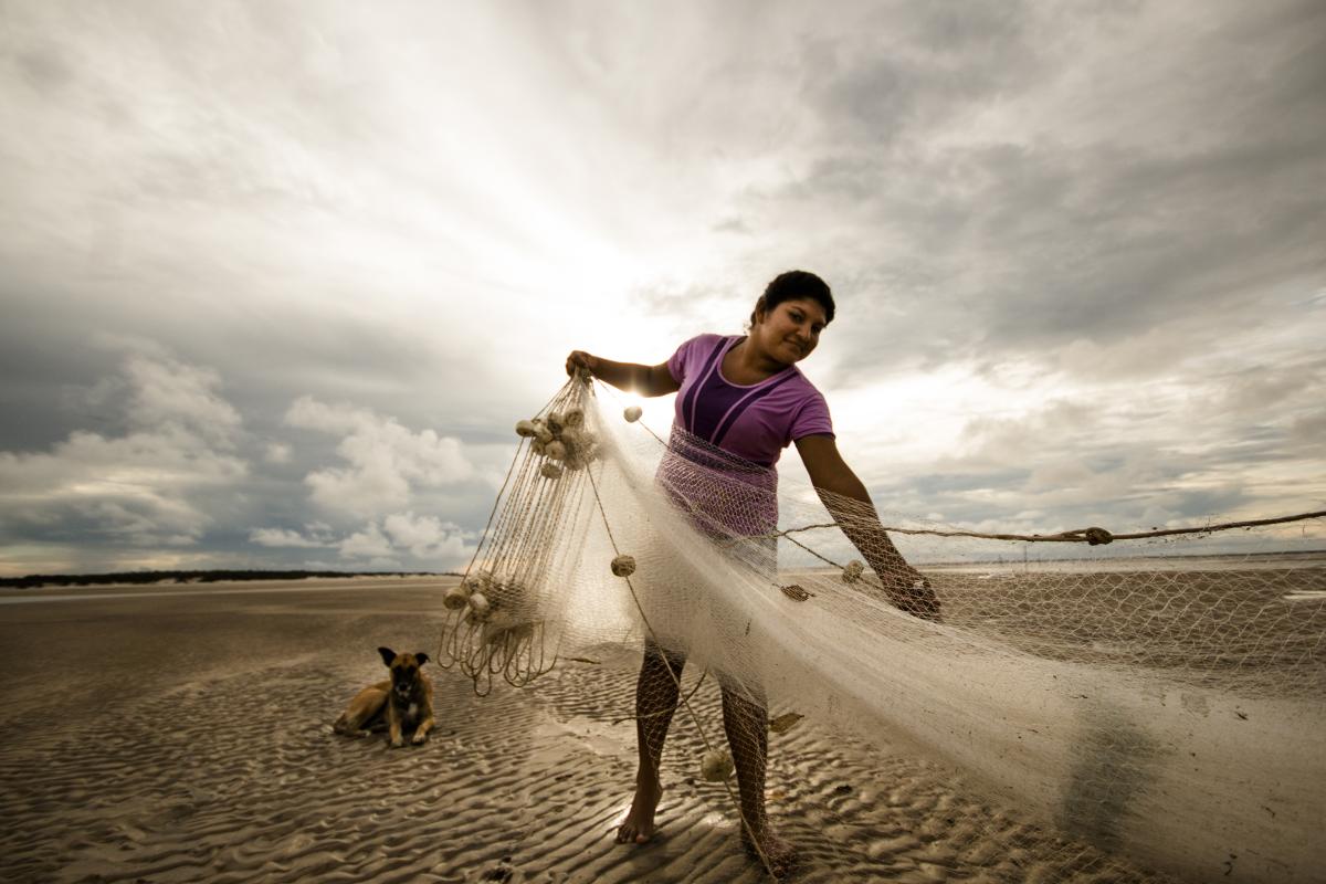 Pescadora na comunidade de Vista Alegre, território quilombola da Alcântara | Ana Mendes | Imagens Humanas
