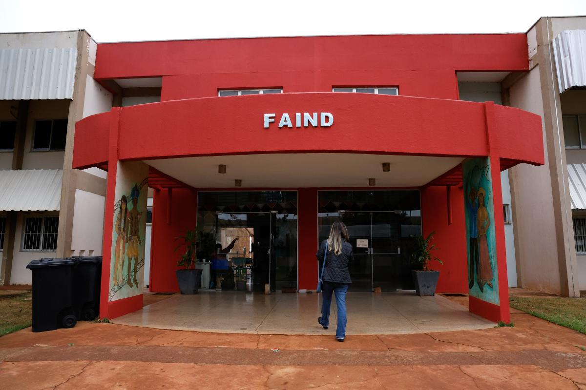 Entrada da Faculdade Intercultural Indígena (Faind), na Universidade Federal da Grande Dourados (UFGD), em Dourados