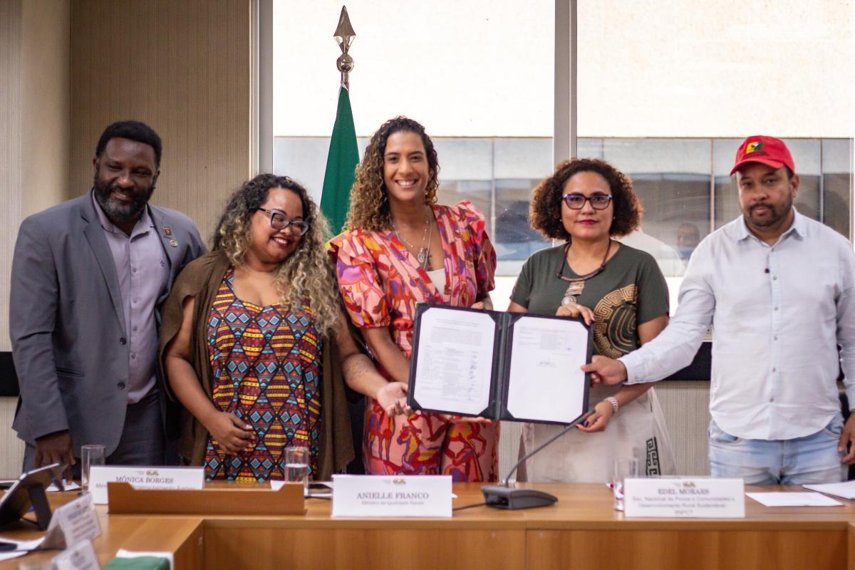 (E-D) Ronaldo do Santos, Mônica Borges, Anielle Franco, Édel Moraes e Biko Rodrigues | Thay Alves / MIR