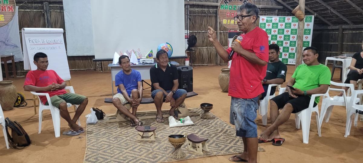 Roda de Conversa sobre origem do fogo com conhecedores indígenas e Agentes indígenas de manejo ambiental, durante o Ciclo de Estudos Interculturais em Políticas Climáticas
