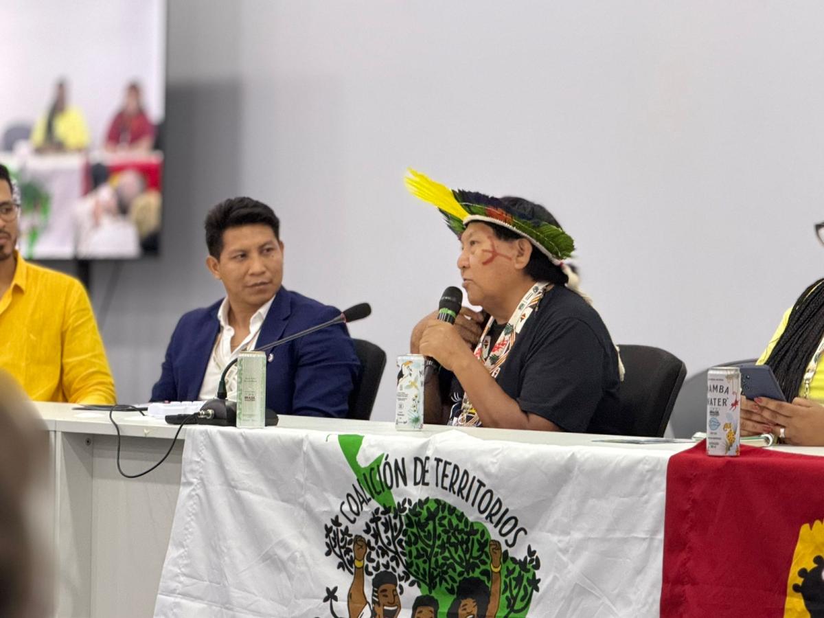 O xamã e liderança indígena Davi Kopenawa ressalta que mudança climática significa pobreza, veneno, poluição e alteração no curso das águas