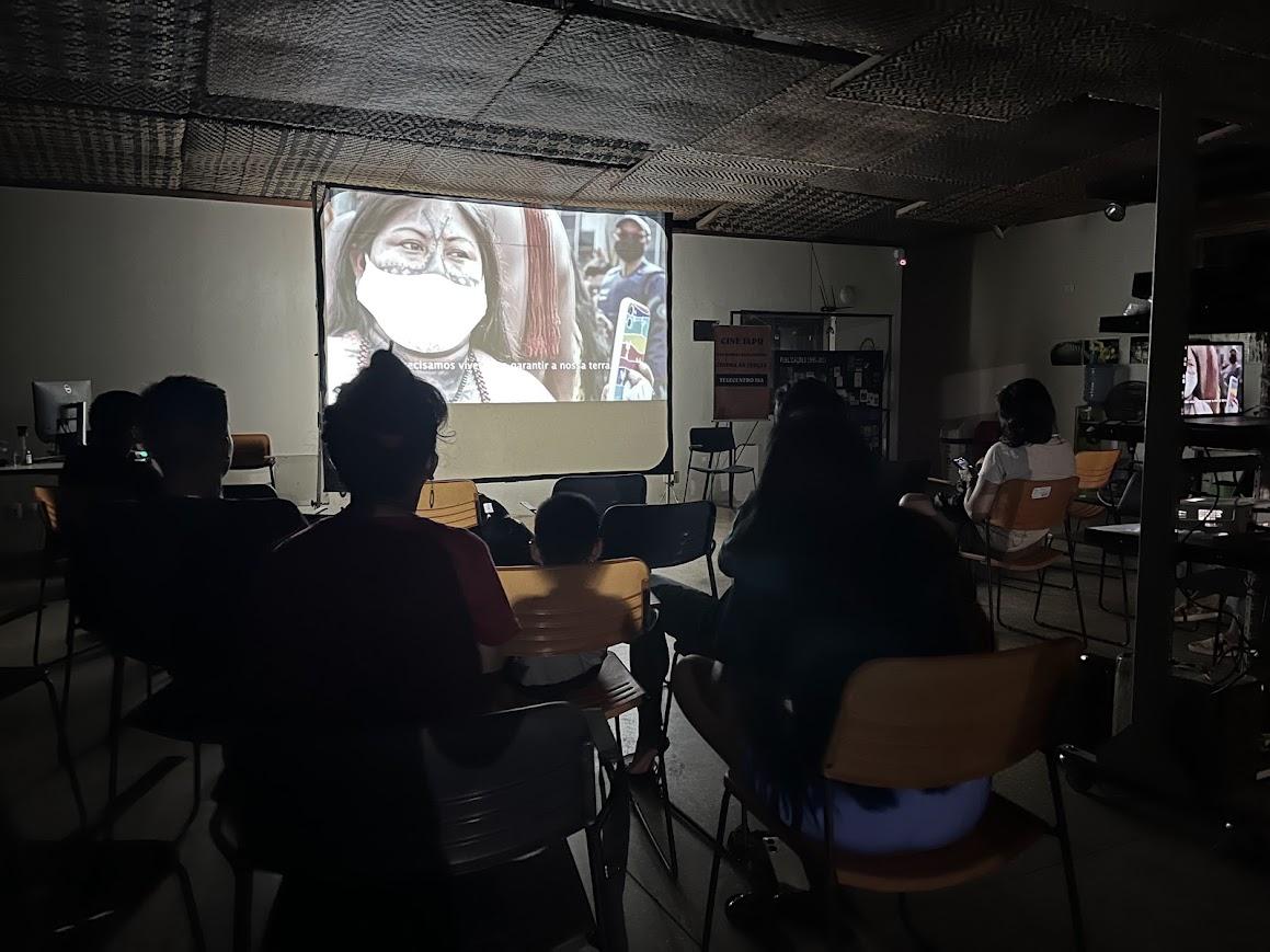 A primeira sessão de 2025 teve o filme Mensageiras da Amazônia, do Coletivo Audiovisual Munduruku Daje Kapap Eypi| Foto: Vanessa Fernandes/ISA