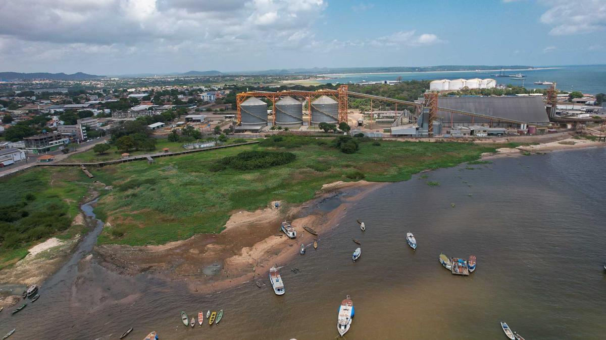 Vista aérea do Porto da Cargill na orla de Santarém (PA)