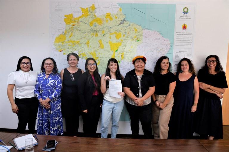 Foto das participantes da reunião com a presença virtual de lideranças do povo Nawa e da presidenta da Funai, Joenia Wapichana