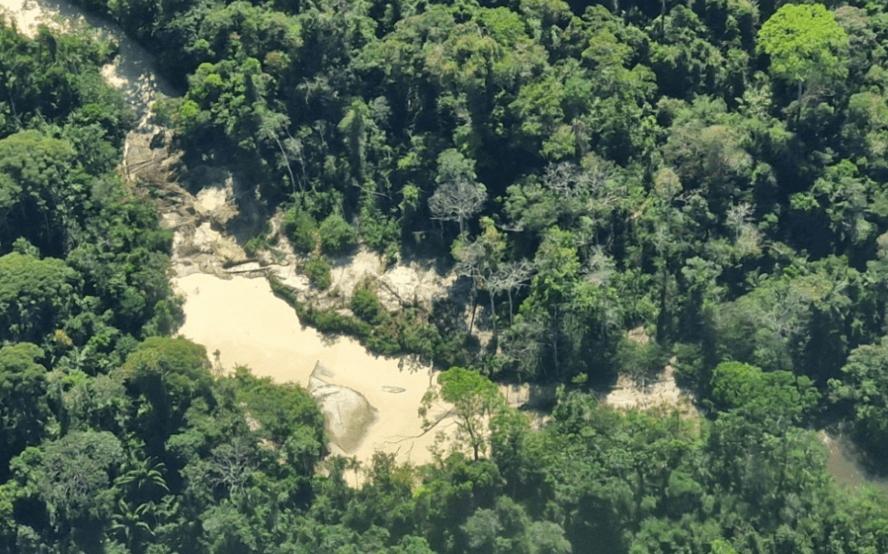 Foto de sobrevoo: área de garimpo de Pista Velha (Terra Indígena Baú) em 19 de julho de 2025