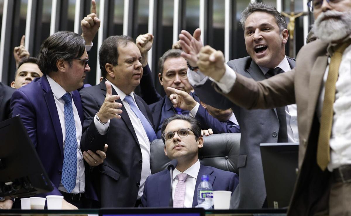 Novo pacote da destruição, que atende aos anseios dos ruralistas, tenta enfraquecer Ibama e MMA