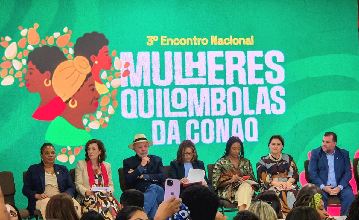 Presidente Lula, ao lado de Janja Lula da Silva e ministras de Estado, anuncia avanços na política de   regularização fundiária