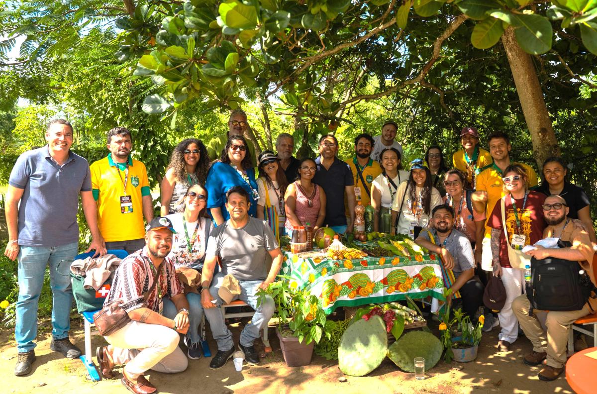 Em Vertentes, Dona Cilene e Seu Zé Bocão apresentam as tecnologias sociais para o reuso da água frente à escassez hídrica 📸 Domar / Caatinga Climate Week