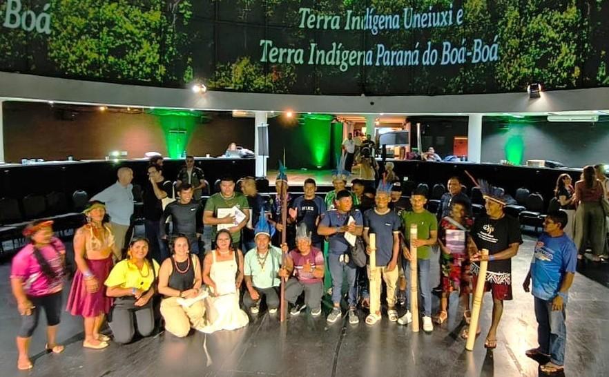 Lideranças indígenas e parceiros no evento de apresentação de PGTAs em Manaus |  Gildo Feitosa / Apiam