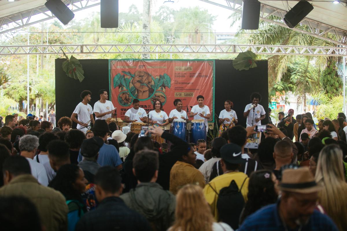 Apresentação cultural na Feira de Mudas e Sementes do Vale do Ribeira