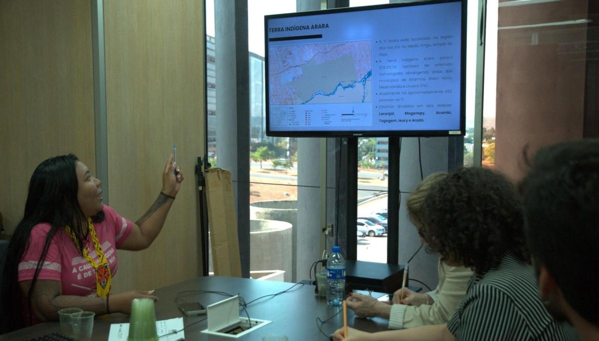 Tjipotem Arara faz a apresentação do Programa Emergencial da TI Arara para os técnicos do Dnit e da Funai|Luiz Alves/ISA